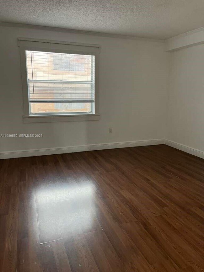 Foto del edificio - 1362 NW 24th Ave