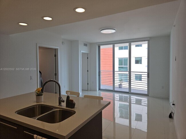Foto del edificio - 7875 NW 107th Ave