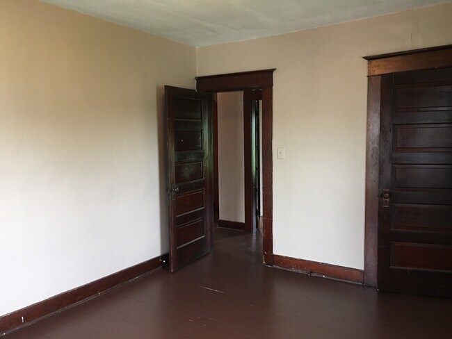 Foto del edificio - 3 Bed 1 Bathroom Available in Springfield +