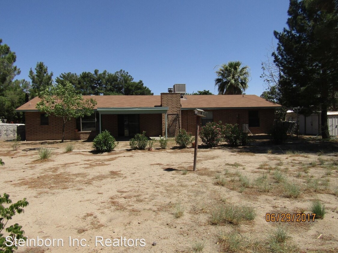 Building Photo - 3 br, 2 bath House - 3213 Dyer St.