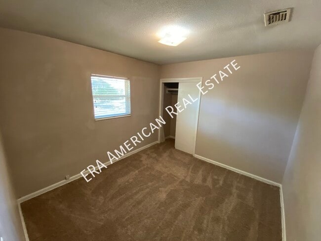 Building Photo - Heart of Fort Walton Beach!
