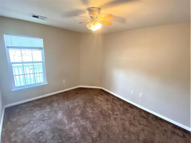 Foto del edificio - 1230 River Oaks Dr. 21-C
