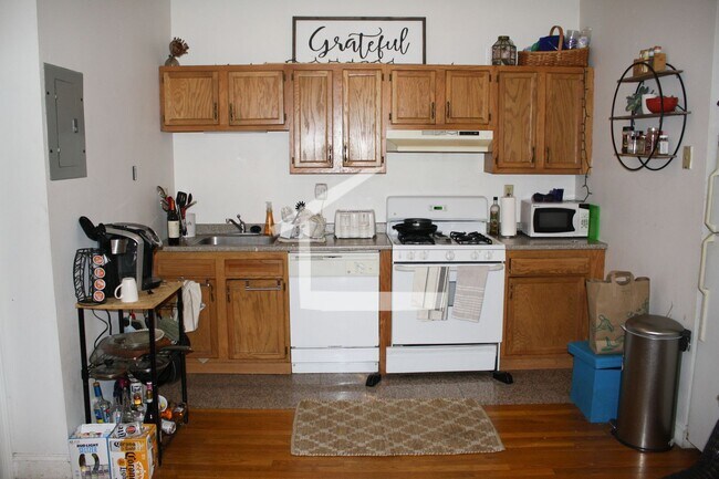 Foto del edificio - Great Deal for 9/1! 4-bed, 2-bath w/ Hot Water Included
