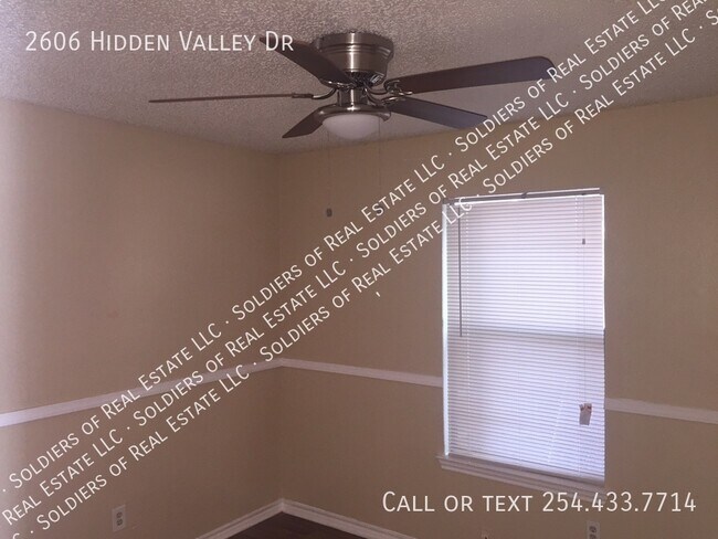 Building Photo - 2606 Hidden Valley Dr