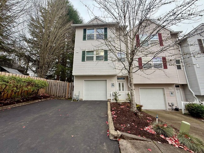 Building Photo - 3 BED 3.5 BATH TOWNHOUSE IN SOUTH BEAVERTON!!