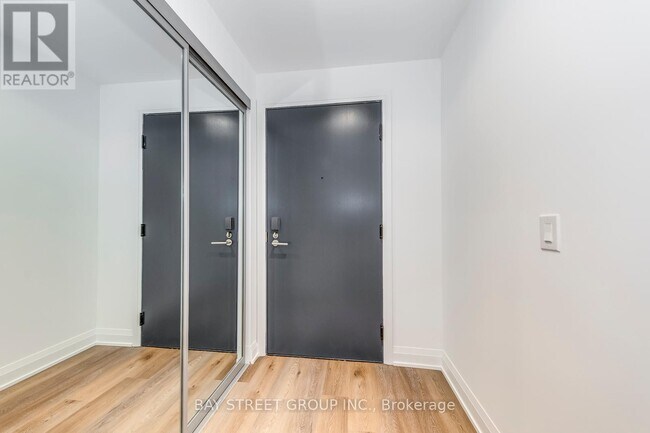 Photo du bâtiment - 65 Broadway Ave