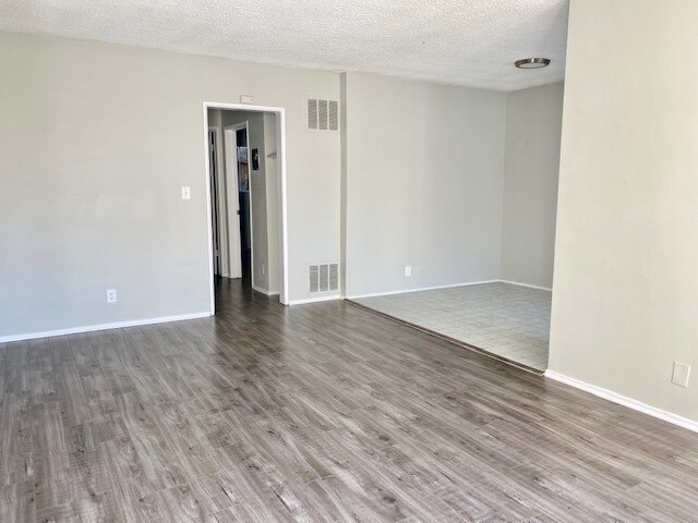 Primary Photo - 318 N Ave 57 Ave