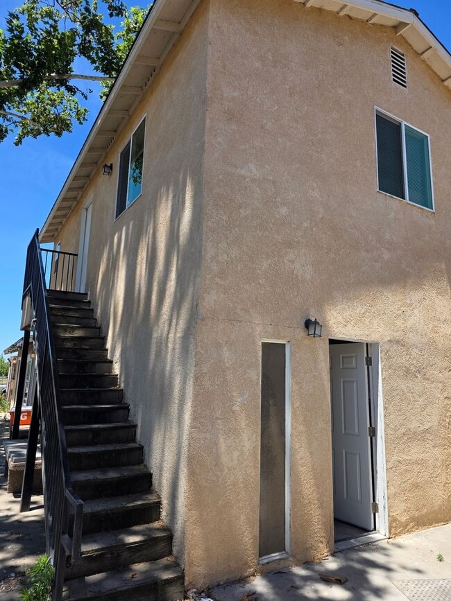 Building Photo - Countryside Home + Studio For Rent - 4 Total Bdrms+ 2 Bath