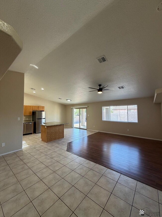 Foto del edificio - 11136 E 25th St