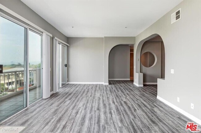 Building Photo - 4 br, 3.5 bath Condo - 1545 S Beverly Dr A...