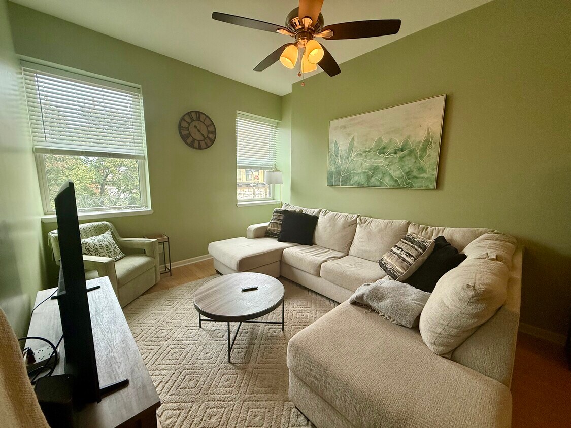 Foto principal - 54 W Cherry St