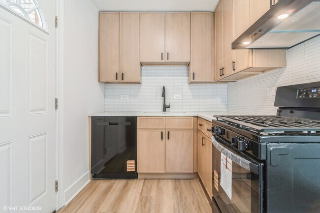 Foto del edificio - 5809 N Rogers Ave