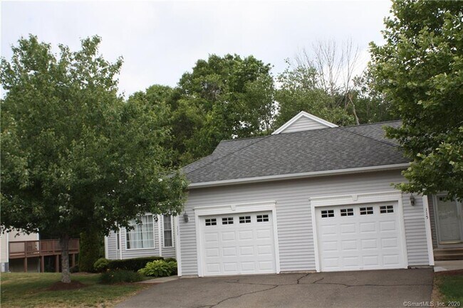 Building Photo - 111 Pondview Cir