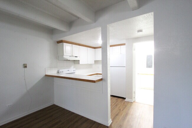 Kitchen - 655 N Pearl St