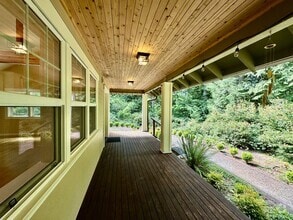 Building Photo - 5784 NE Tolo Rd