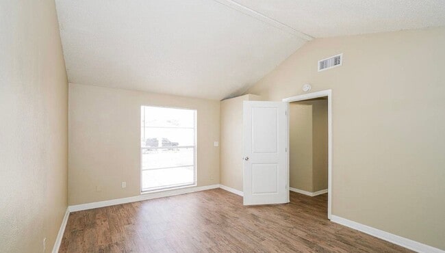 Foto del edificio - 6407 Regatta Ct