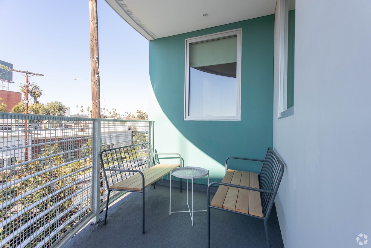 Nova Apartments on Wilshire Apartments in Los Angeles, CA Westside