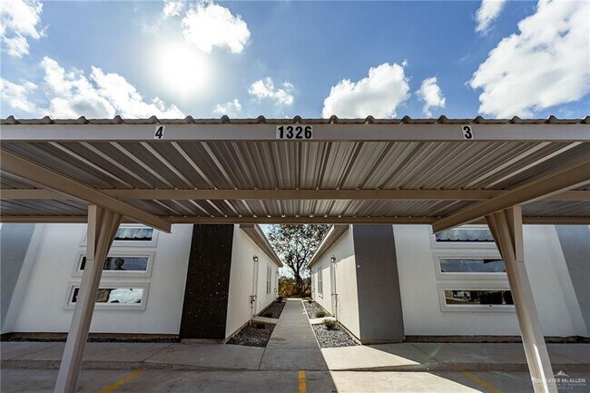 Foto del edificio - 17 W Harrison Ave