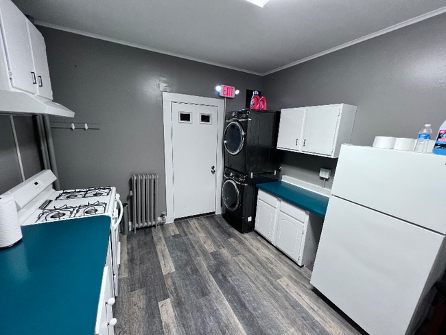 Building Photo - 135 W Market St