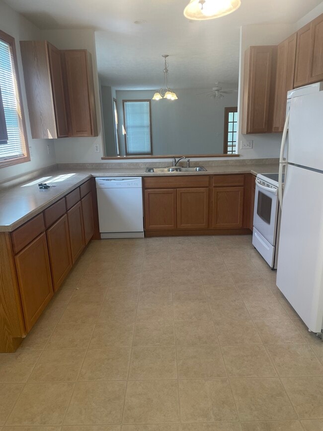 2323 Sandhutton Ave Unit 2323, Rockford, IL 61108 Condo for Rent in