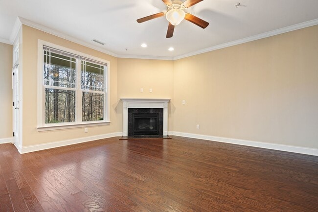 Building Photo - Beautiful Spacious Three Bedroom Townhouse in Carrboro!