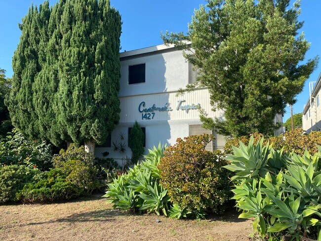 Foto del edificio - 1427 Centinela Ave