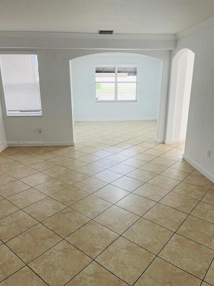 Building Photo - 8666 NW 109th Ct