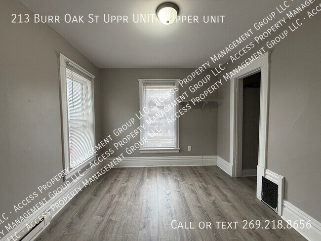 Building Photo - 213 Burr Oak St