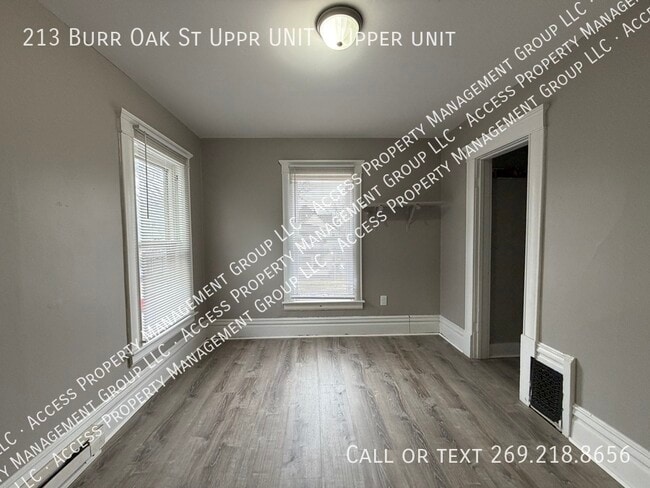 Foto del edificio - 213 Burr Oak St