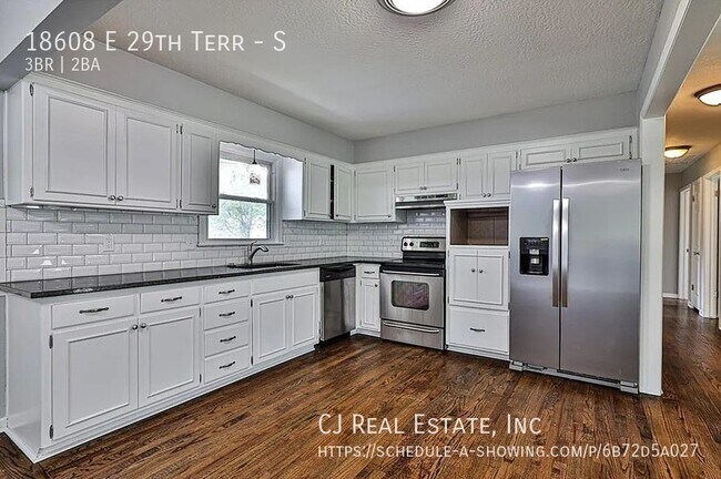 Foto del edificio - 18608 E 29 Terrace S