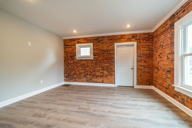 Building Photo - 388 Fairwood Ave