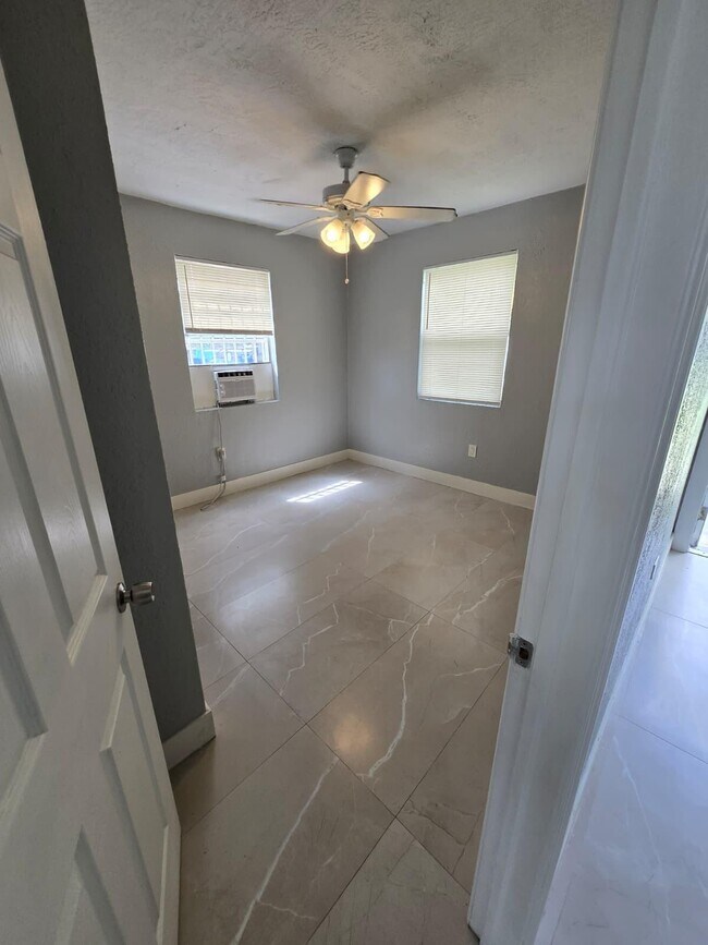 Foto del edificio - 1015 SW 8th St