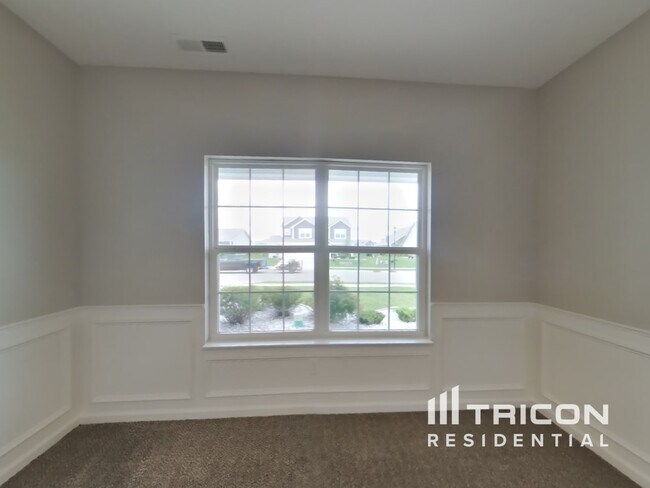 Building Photo - 485 Thunderwood Dr