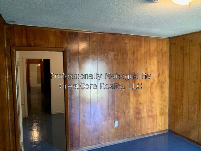 Building Photo - 2367 Hubbard Ave