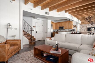 Building Photo - 4360 Ventura Canyon Ave