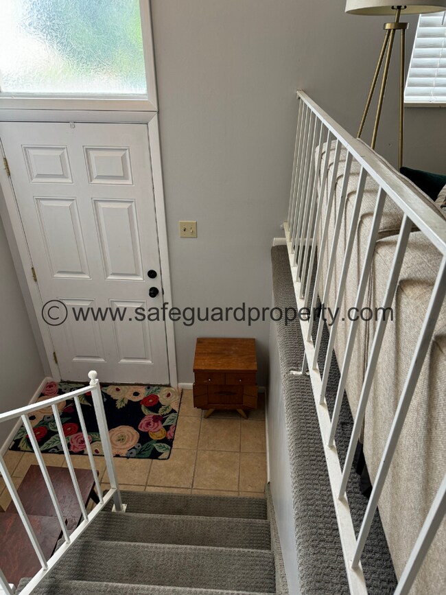 Building Photo - Your Cozy Sandy Retreat Awaits!!