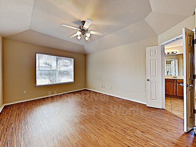 Building Photo - 1306 Columbia Dr