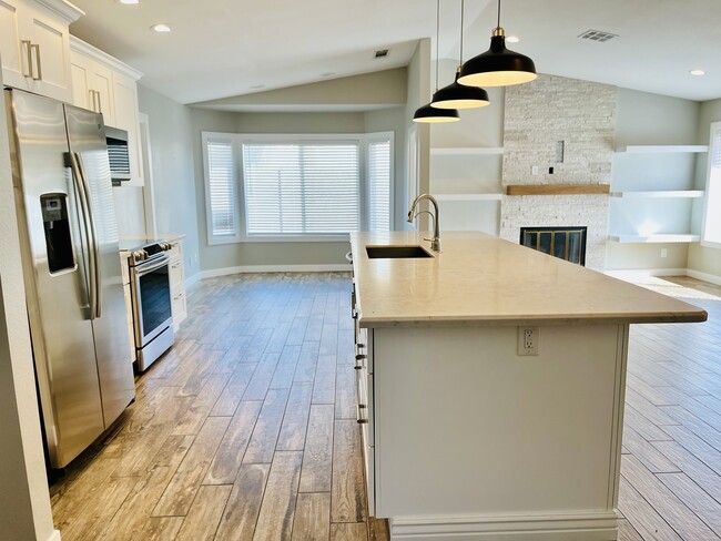Foto del edificio - 6927 E Grandview Dr
