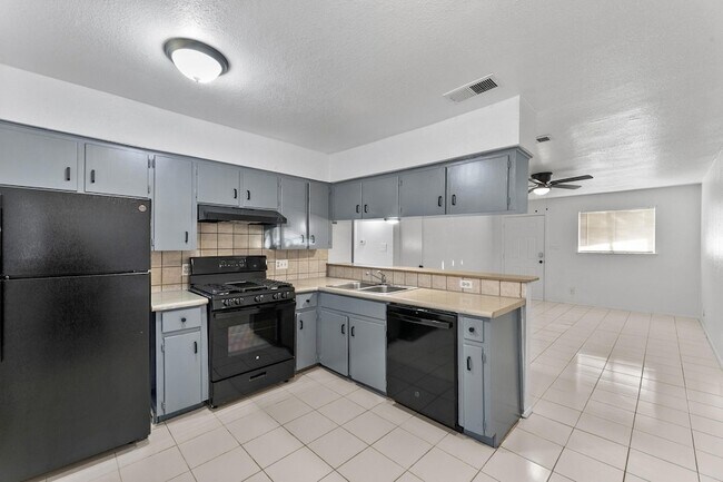 Building Photo - 11103 Renel Dr