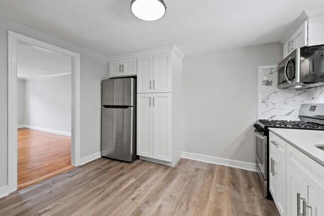 Building Photo - 36 Saint Marks Rd