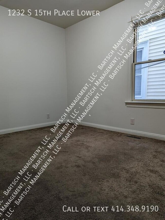Building Photo - 1232 S 15th Pl