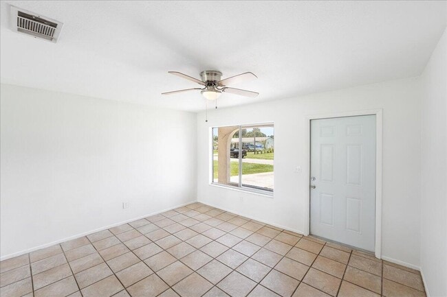 Foto del edificio - 849 SW Belmont Cir