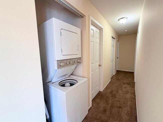 Foto del edificio - 645 S Virginia Rd