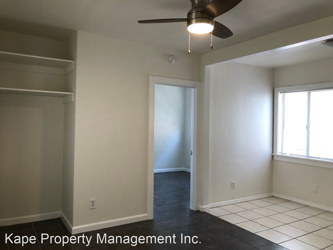 Primary Photo - 317 N Burlington Ave