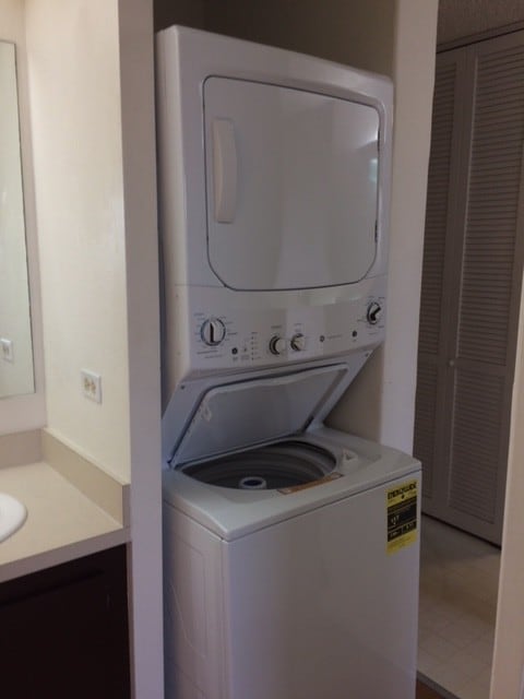 Stack washer/dryer - 98-500 Koauka Loop
