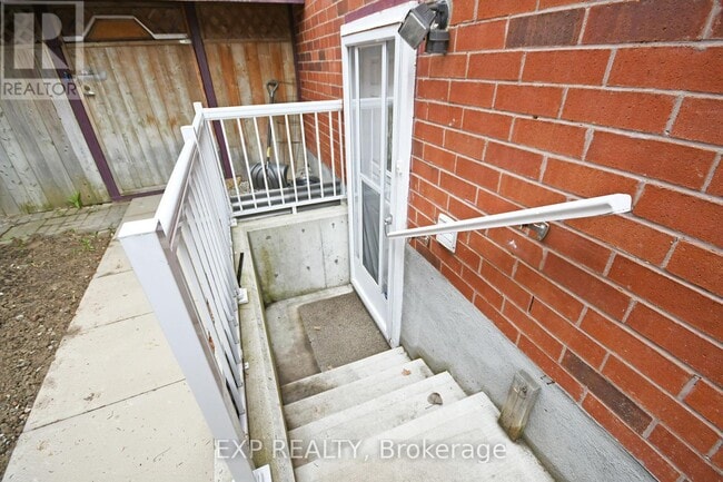 Building Photo - 3134 Innisdale Rd