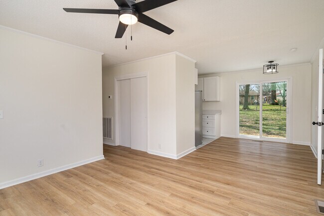 Foto del edificio - 122 Brookside Dr
