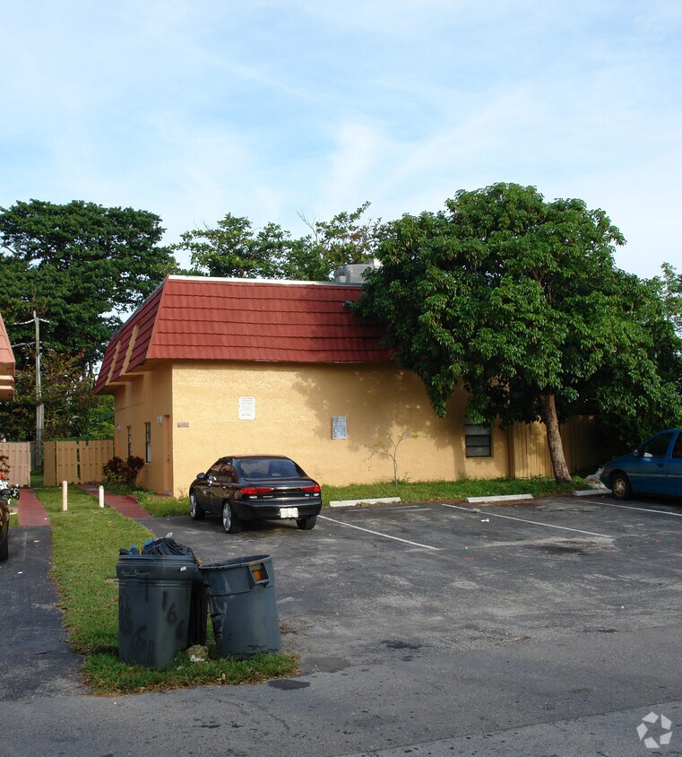 Primary Photo - 1651-1661 SW 40th Ter