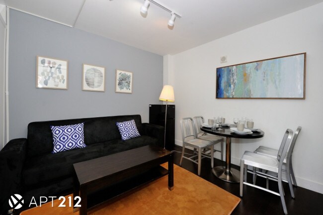 Building Photo - 440 W 41st St