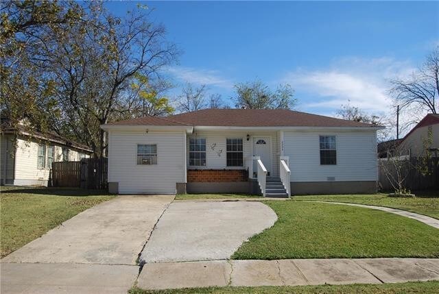 Building Photo - 2208 N Farola Dr